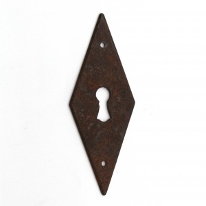 Schlüsselschild aus Eisen rostig in Form einer Raute